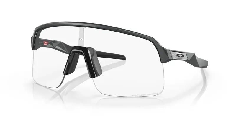 Oakley Sutro Lite OO-9463-45 In Clear Photochromic Lens/Carbon Frame
