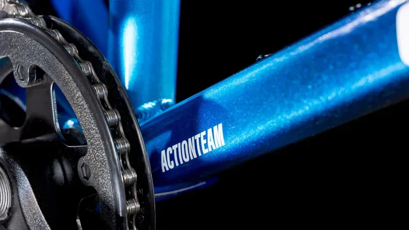 Cube Acid 200 Disc Kids Bike in Actionteam-3