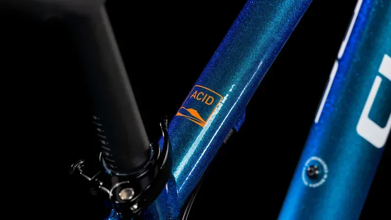 Cube Acid 240 Disc Kids Bike in in Actionteam-6