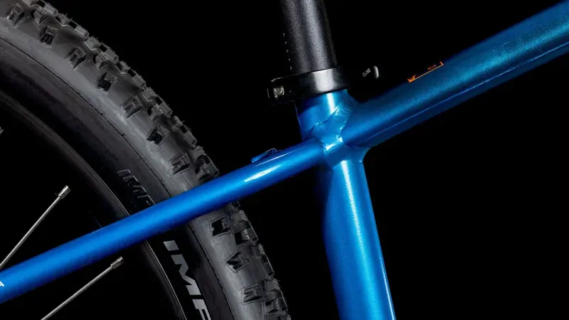 Cube Acid 260 Disc Kids Bike in Actionteam-5