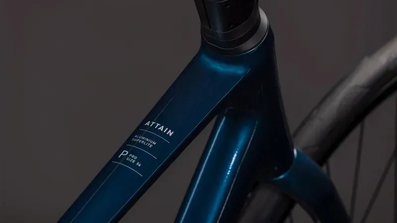 Cube Attain Pro Road Bike in Nautica/Prism-2