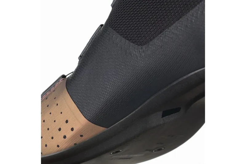2020 Fizik R4 Tempo Overcurve Road Shoe in Iridescent Copper/Black-2