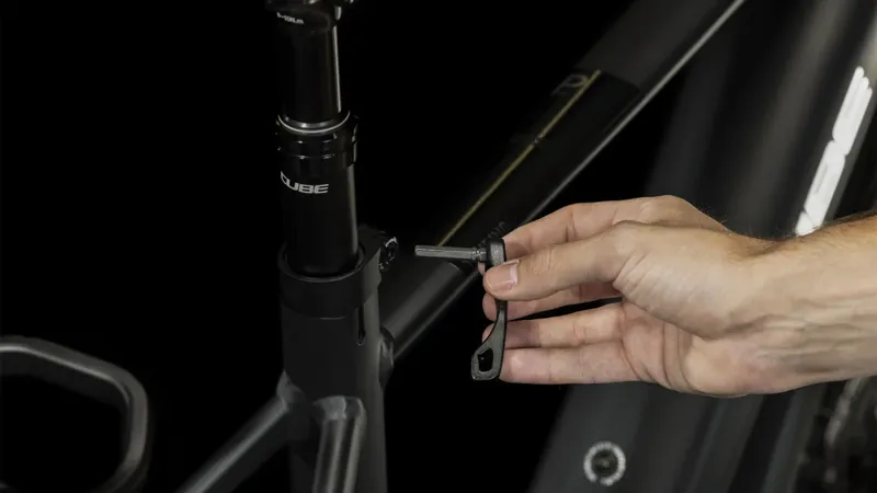 Cube Touring Hybrid Pro 625 eBike in Black and Metal T XS-2