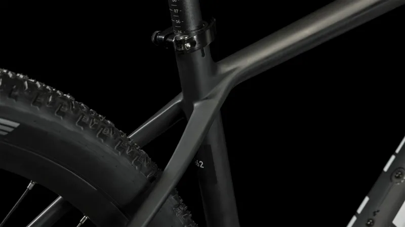 Cube Reaction C:62 One Hardtail MTB In Carbon and White-3
