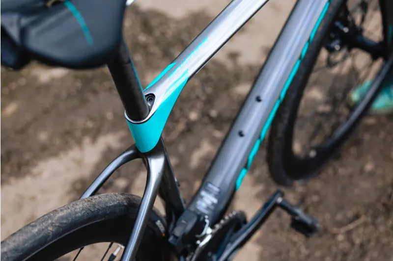 2022 Merida Scultura 7000 MY22 Road Bike in Grey-4