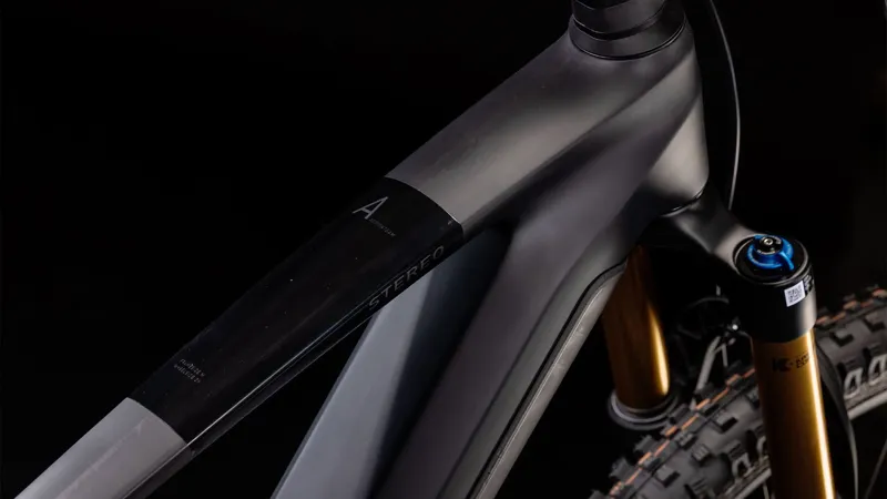 Cube Stereo Hybrid 140 HPC Actionteam 750 E-MTB in Carbon/Black-7