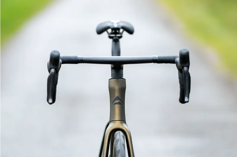 2024 Merida Scultura 9000 Carbon Performance Road Bike Gold -5