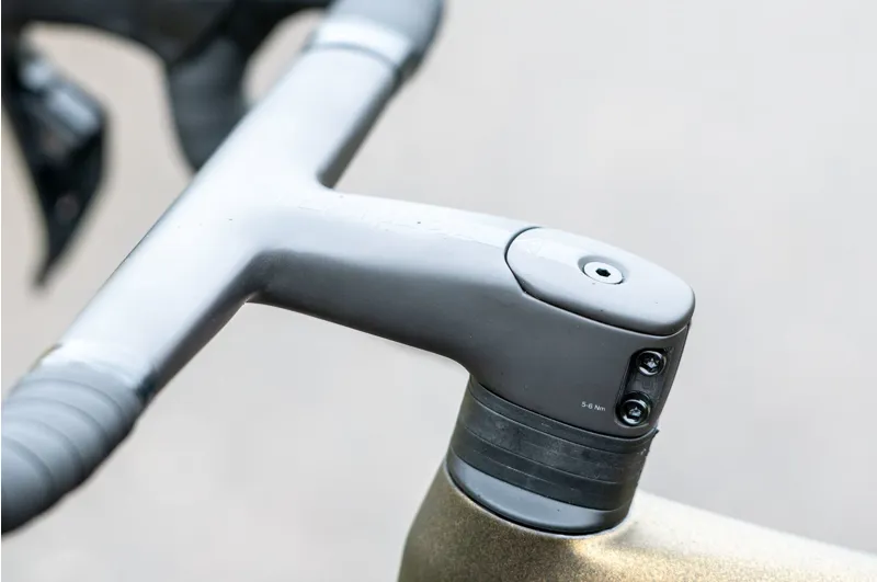 2024 Merida Scultura 9000 Carbon Performance Road Bike Gold -8