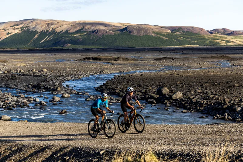 Pinarello Grevil F1 CH340 Shimano GRX 610 Gravel Bike in Comet Silver-6