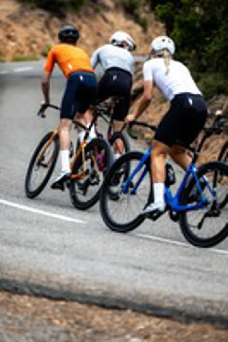 2027 Pinarello X3 Road Bike Shimano 105 Di2-7