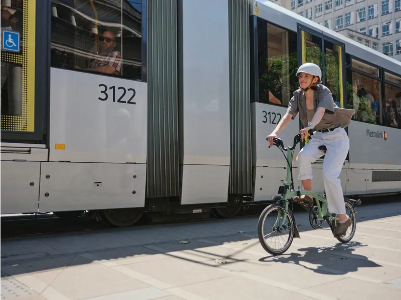 Brompton Electric C Line with Roller Frame - 4 Speed in Ocean Blue-10