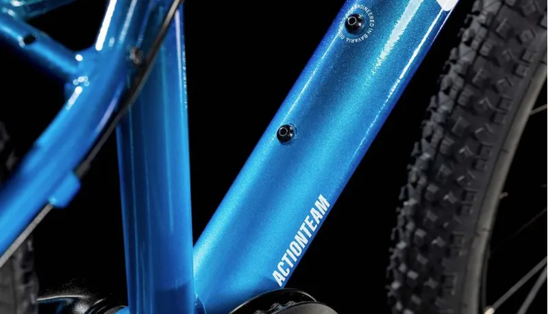 Cube Acid 240 Disc Kids Bike In Actionteam-3