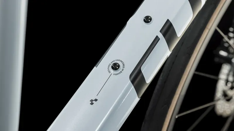 2023 Cube Attain GTC Race Carbon Road Bike in Flash white and Black-3