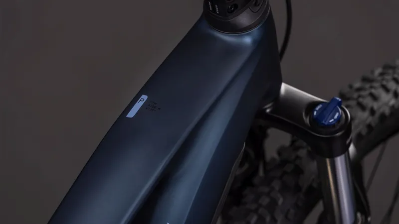 2026 Cube Reaction Hybrid Performance 600 in Indigoblue -1