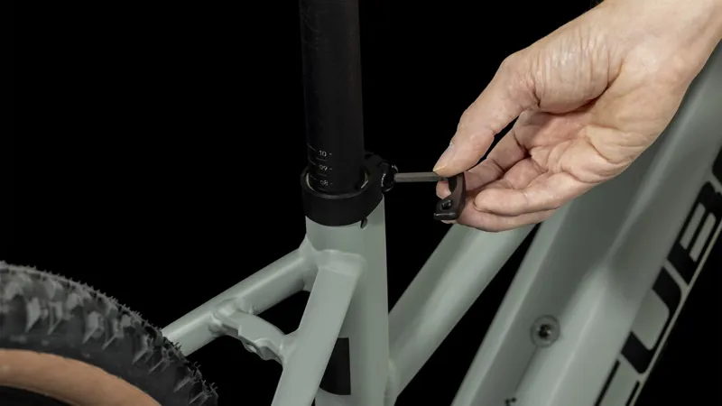 Cube Reaction Hybrid Perf 625 Electric Mountain Bike in Grey/Black-7