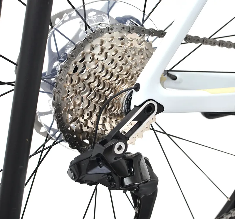 Merida Scultura 6000 Di2 Carbon Road Bike in White and Grey-6