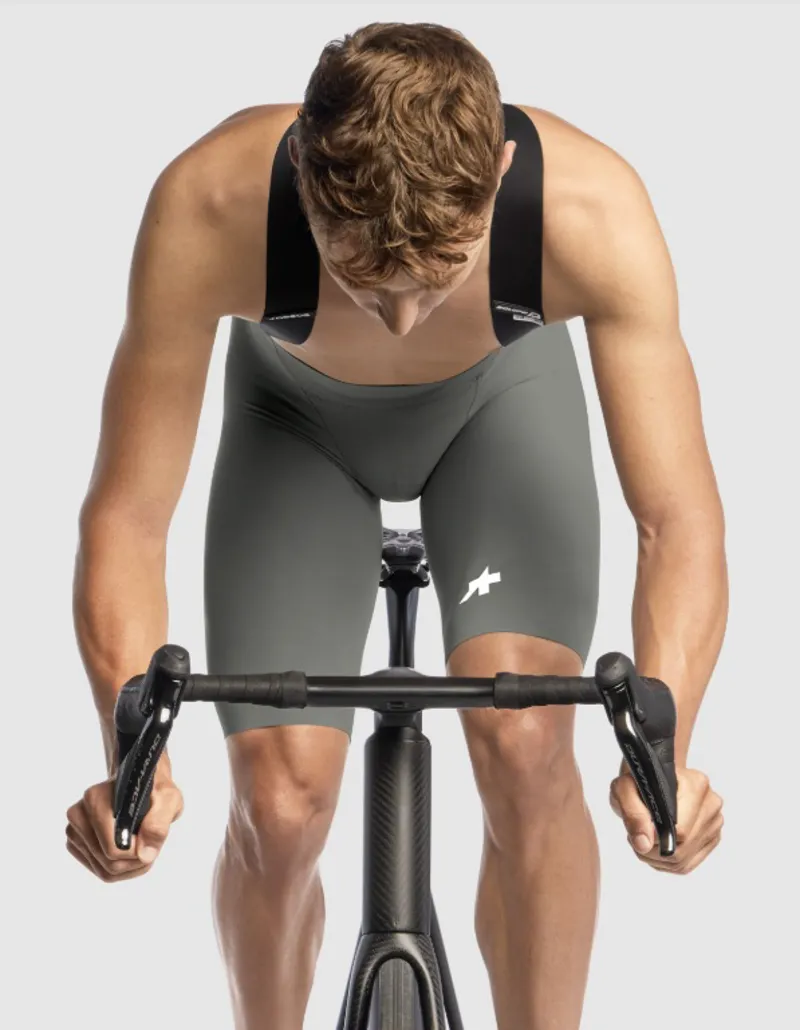 Assos Equipe R Bib Shorts S11 in Edge Green -4