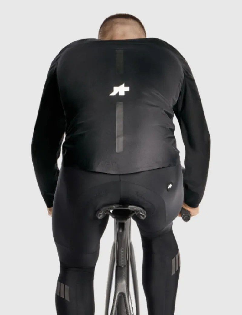 ASSOS EQUIPE RS SCHLOSSHUND RAIN JACKET S11 BLACK SERIES-4