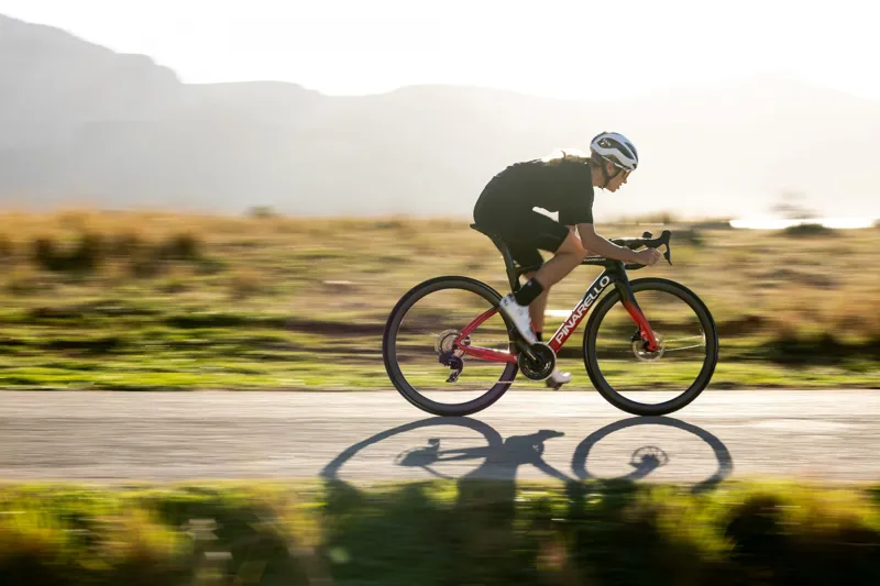 2024 Pinarello F7 Disc Carbon Road Bike Ultegra Di2 Furious Black -8