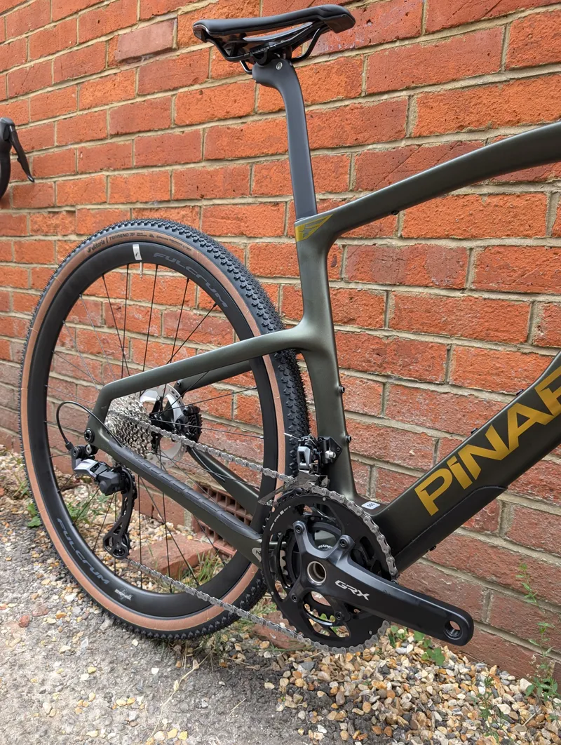 Pinarello Grevil F3 Shimano GRX 820 H330 Disc Gravel Bike in Etna Black-6