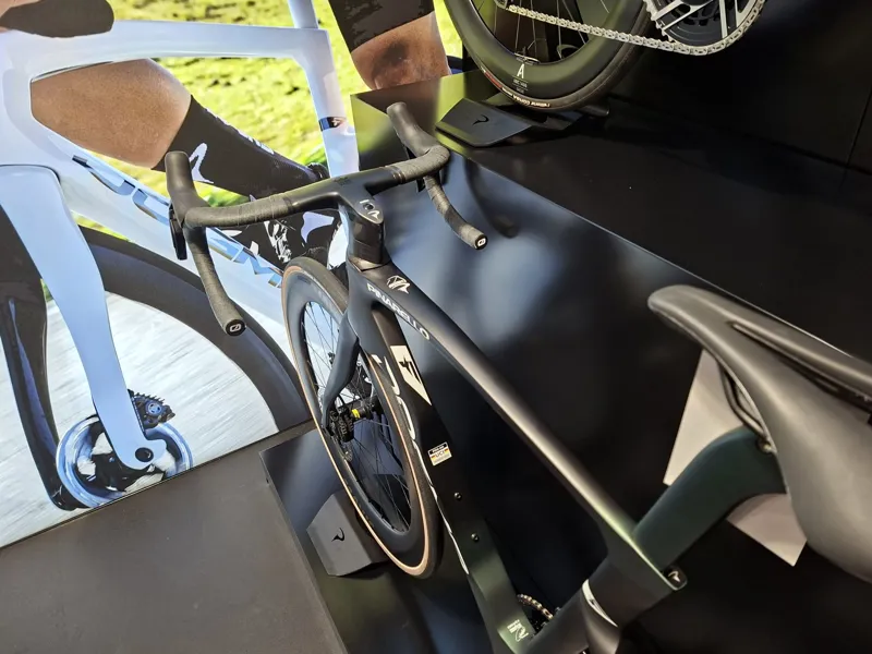 Pinarello Dogma F Disc Dura Ace Di2 Custom Build Sonic Green 54-6