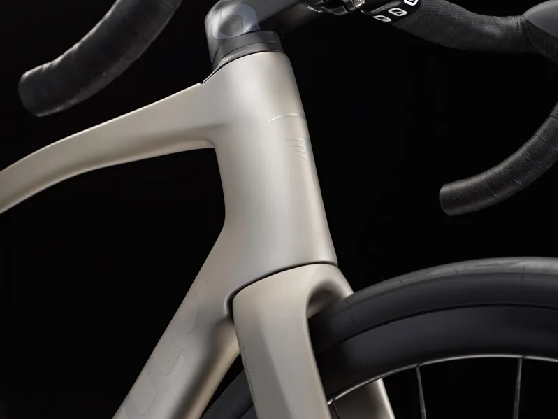 2026 Pinarello X3 Disc 105 Di2 DT Swiss Road Bike Victoria Blue Matt-4