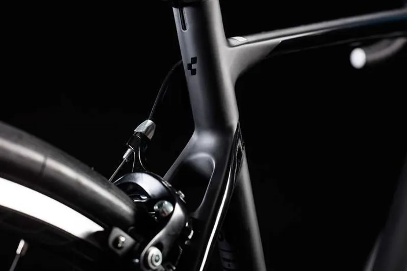 Cube Attain 2018 GTC SL Carbon/White-1