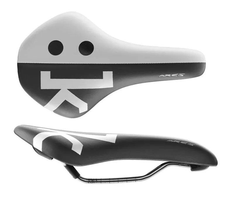 693352.jpg?width=1998&height=