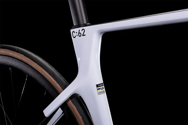 Cube Agree C:62 Race Road Bike in Flash White and Carbon-2