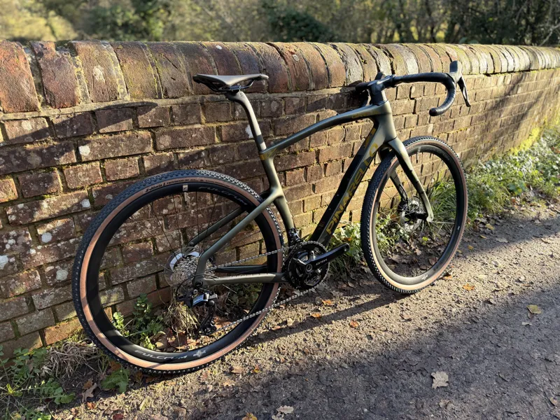 Pinarello Grevil F3 Shimano GRX 820 H330 Disc Gravel Bike in Etna Black-5