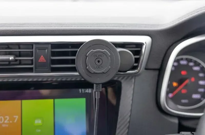 Quad Lock Car Vent Mount in Black-3