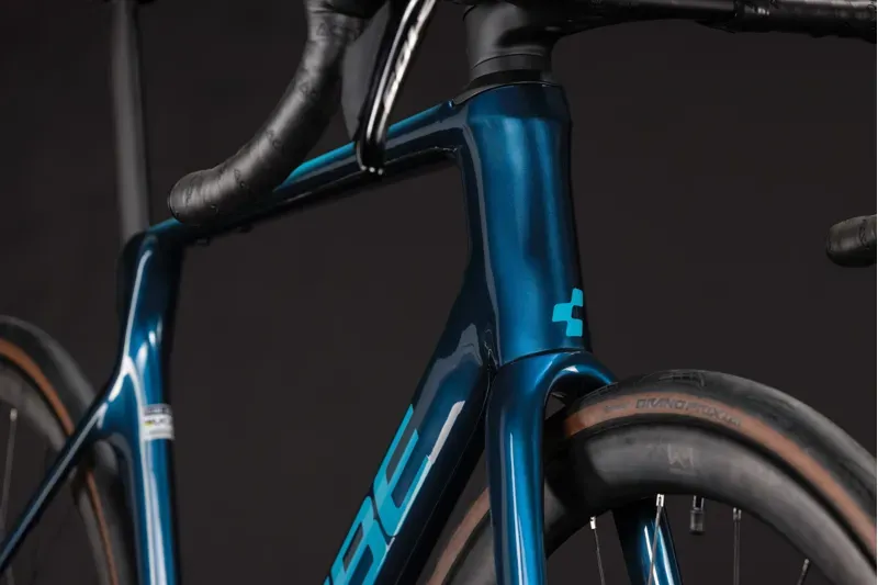 Cube Agree C:62 One Road Bike in Midnight Teal/Sea-11