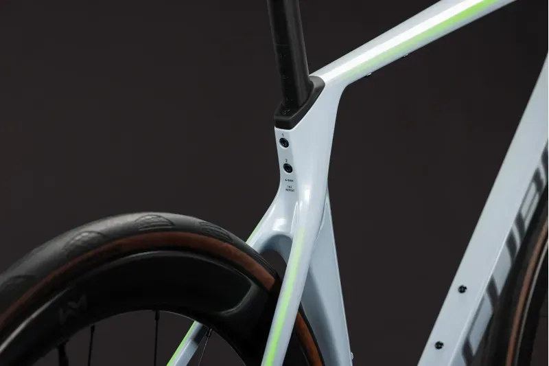 Cube Agree C:62 EX Road Bike in Glacier/Black-7