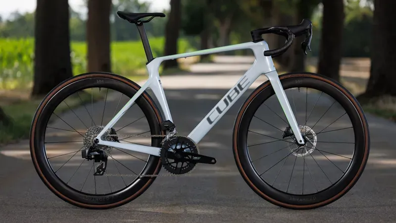 Cube Agree C:62 EX Road Bike in Glacier/Black-11