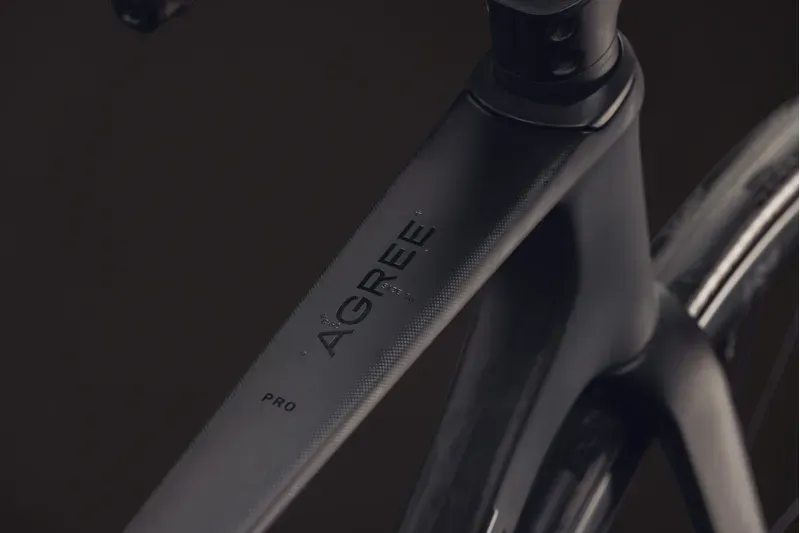 Cube Agree C:62 Pro Road Bike in Carbon/Black-6