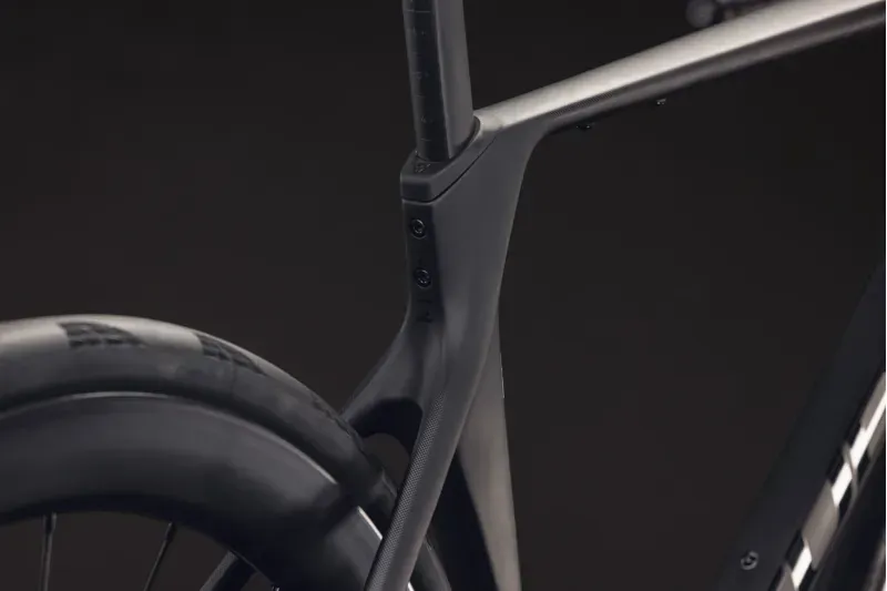 Cube Agree C:62 Pro Road Bike in Carbon/Black-7