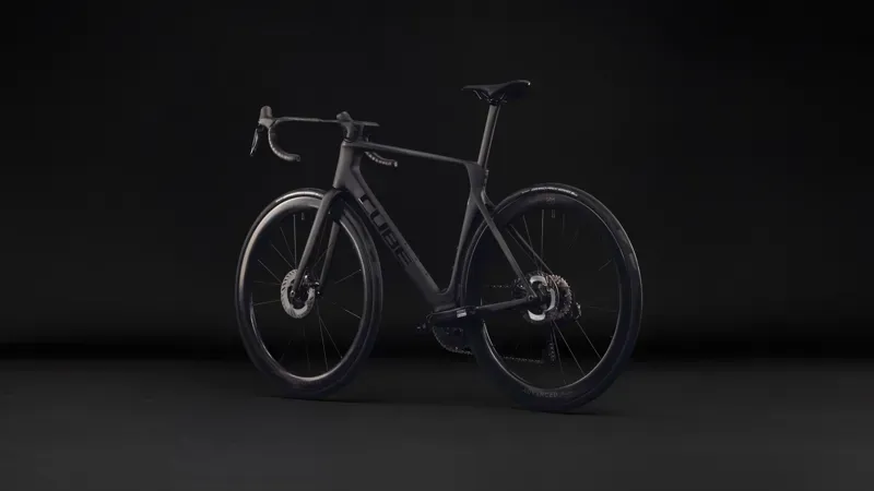 Cube Agree C:62 Pro Road Bike in Carbon/Black-4